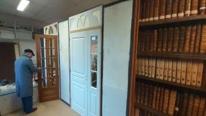 Même que la porte s'ouvre !