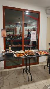 Atelier bar.